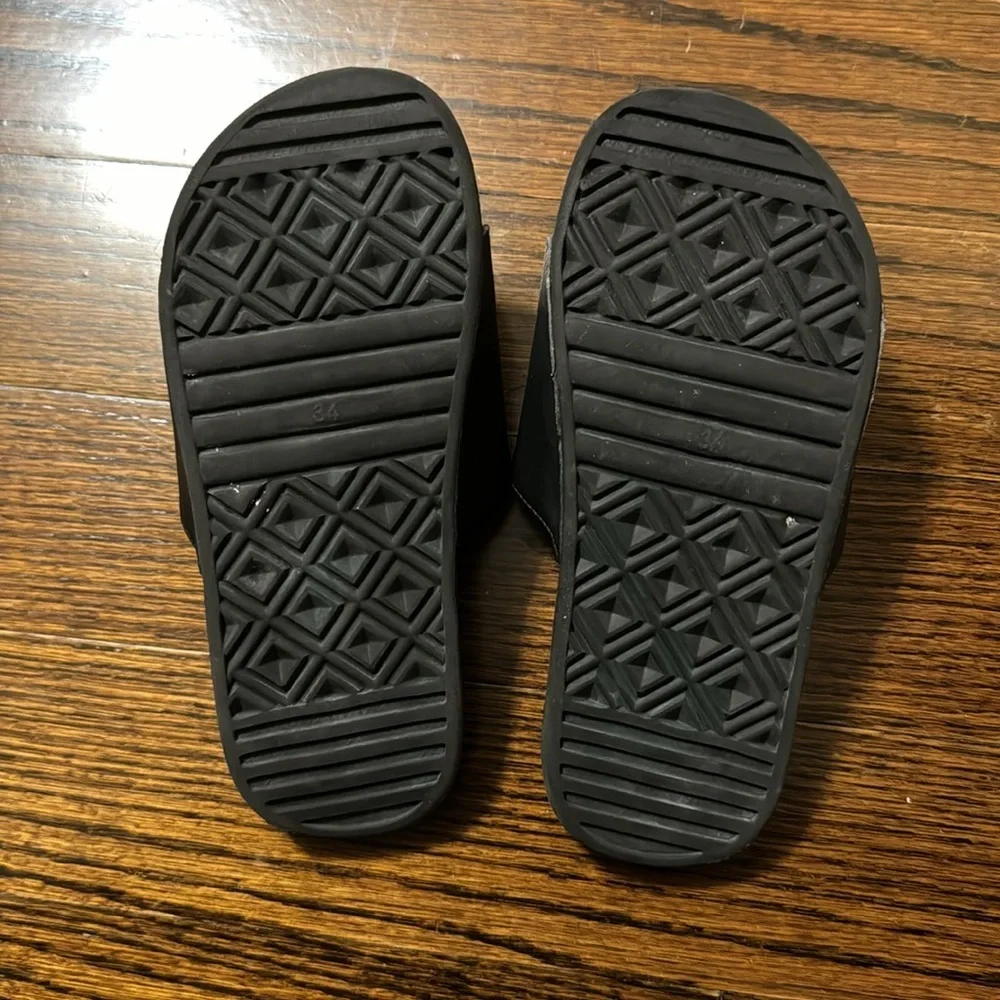 Boss Junior Kids Slide Sandals/Flip Flops Size‎ 2Y (US)